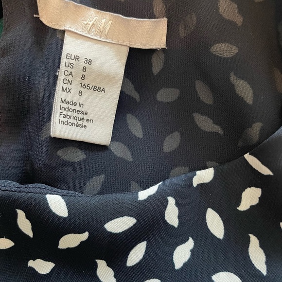 H&M DRESS - Picture 3 of 4